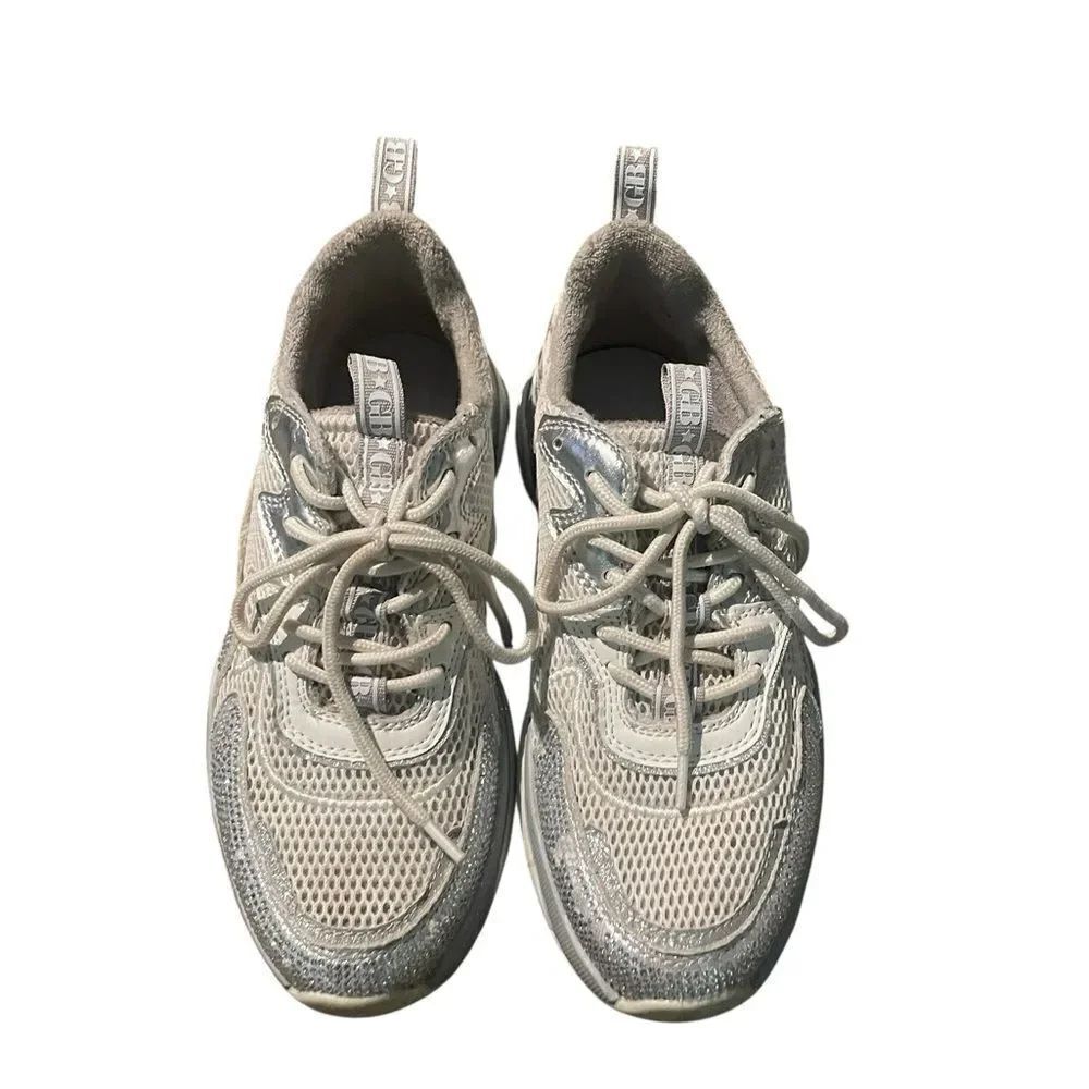 Gianni Bini size silber and Gray Athletic Sneakers size 8.5 great condition